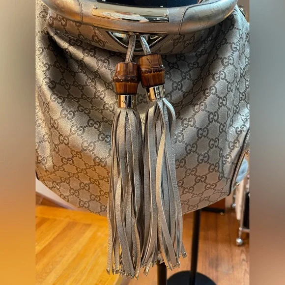 Gucci GG Signature Indy Large - Picture 10 of 16